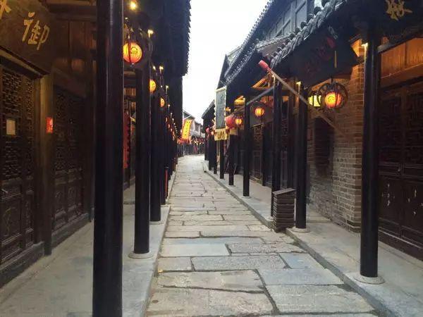跳跃的木偶